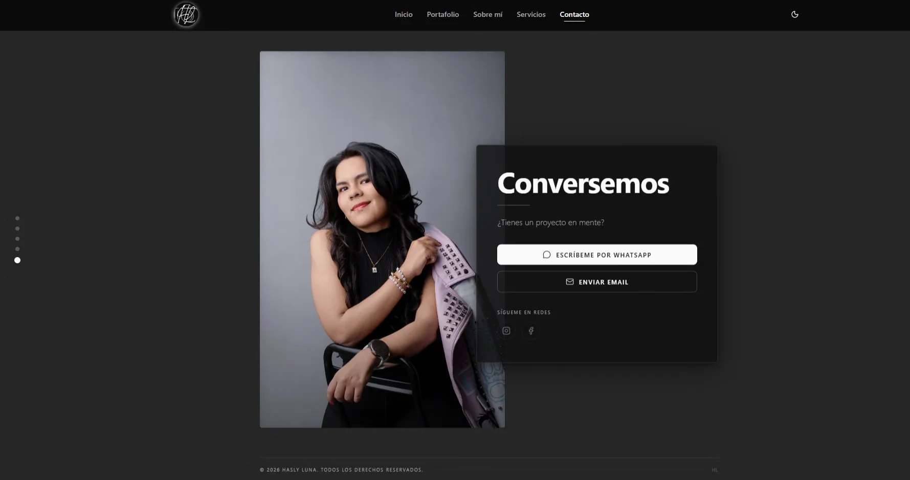 Contacto: WhatsApp y correo, y el retrato haciendo el resto.